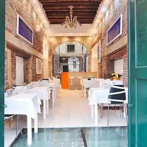 Al Mascaron Ridente Veneza