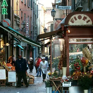 Whouse Porta Di Castello , Bologna Italy